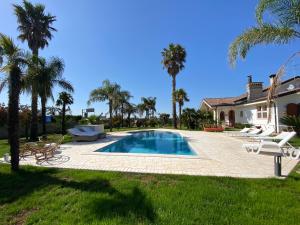 Bazén v ubytování VILLA ADA pool residence nebo v jeho okolí