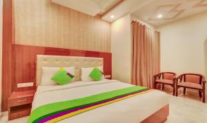 Treebo G K Residency Near Dehradun Railway Station客房内的一张或多张床位