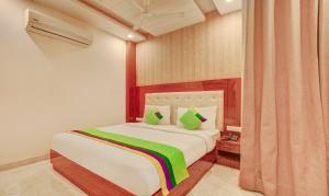 Treebo G K Residency Near Dehradun Railway Station客房内的一张或多张床位