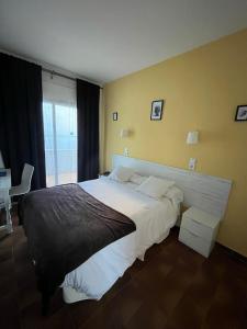 Posteľ alebo postele v izbe v ubytovaní Hotel Plaza Miami - Sólo Adultos