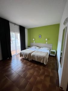 Posteľ alebo postele v izbe v ubytovaní Hotel Plaza Miami - Sólo Adultos