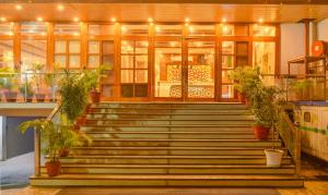 Treebo G K Residency Near Dehradun Railway Station外面的花园