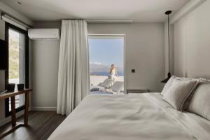 A bed or beds in a room at Aposperia Memorable Living