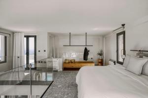 A bed or beds in a room at Aposperia Memorable Living