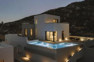 The swimming pool at or close to Aposperia Memorable Living