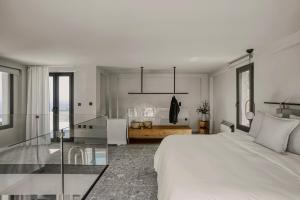 A bed or beds in a room at Aposperia Memorable Living