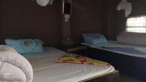 Postel nebo postele na pokoji v ubytování Bardiya Community Homestay + 15 fotografií