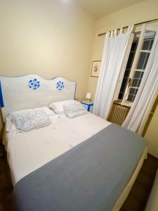 Postel nebo postele na pokoji v ubytování Villa con vista lago e piscina + 11 fotografií