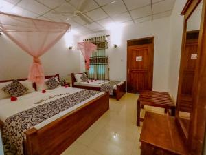 Postel nebo postele na pokoji v ubytování Nimsara Lodge Sigiriya
