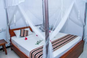 Postel nebo postele na pokoji v ubytování Nimsara Lodge Sigiriya