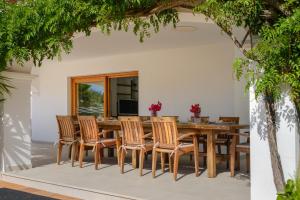 Patio nebo venkovní prostory v ubytování Villa Can Joan I - Fantastic Sunset Views and Family Friendly -