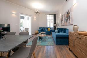 a living room with a blue couch and a table at Dante paradiso in Pula