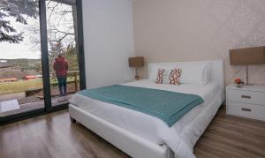 Llit o llits en una habitació de Boticas Parque Natur Houses