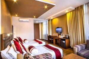 Katil atau katil-katil dalam bilik di The Address Kathmandu Hotel