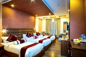 Katil atau katil-katil dalam bilik di The Address Kathmandu Hotel