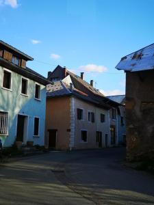 a group of buildings sitting next to each other at Joli T2 dans une maison de village in Chateauroux-les-Alpes