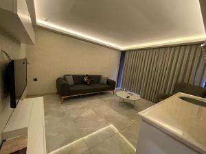 A television and/or entertainment centre at Le Luxe Suites Hotel & Spa
