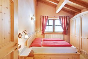 Posteľ alebo postele v izbe v ubytovaní Chalet Betty Appartamento Larasc