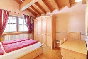 Posteľ alebo postele v izbe v ubytovaní Chalet Betty Appartamento Larasc
