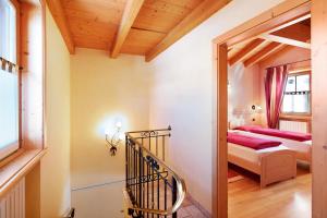 Posteľ alebo postele v izbe v ubytovaní Chalet Betty Appartamento Larasc