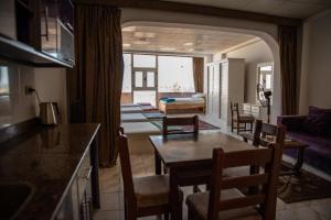 A kitchen or kitchenette at Station House