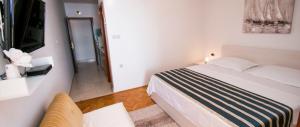 Posteľ alebo postele v izbe v ubytovaní Studio apartment in Pisak with sea view, balcony, air conditioning, WiFi 3340-2