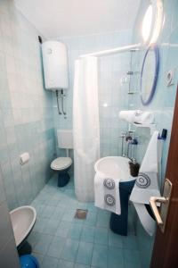 Kúpeľňa v ubytovaní Studio apartment in Pisak with sea view, balcony, air conditioning, WiFi 3340-2