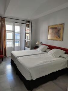 Posteľ alebo postele v izbe v ubytovaní Hotel Simon