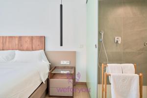 Łóżko lub łóżka w pokoju w obiekcie weforyou Sea Views Fuengirola 5 Wave