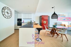 Kuchnia lub aneks kuchenny w obiekcie weforyou Sea Views Fuengirola 5 Wave