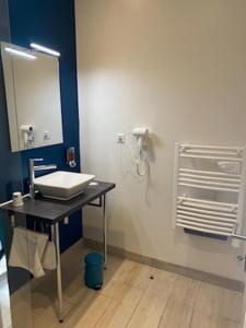 a bathroom with a sink and a mirror at Relais des Iles chambres d'hôtes in Agen