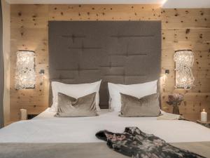 Postel nebo postele na pokoji v ubytování Hotel Bergkristall Zillertal - Adults Only