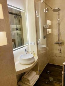 
A bathroom at Aparthotel & Hotel Doha
