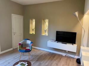 A television and/or entertainment centre at Luxury apartment in city center