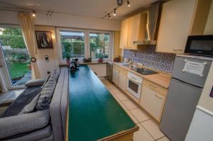 a kitchen with a pool in the middle of a living room at Ferienwohnung Cologne in Cologne