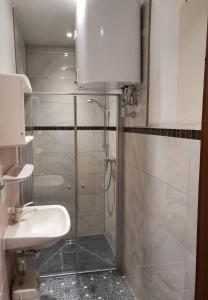 Ένα μπάνιο στο Ferienwohnung Abendsünn