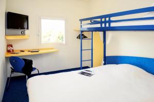 Cama ou camas em um quarto em ibis budget Amboise