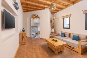 TV a/nebo společenská místnost v ubytování Benben by Dhara Hotels - Adults Only