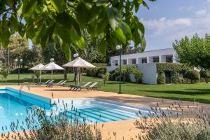 Bazén v ubytování Amalia Hotel Olympia nebo v jeho okolí