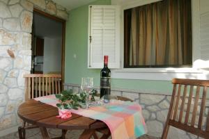 Fotografia z galérie ubytovania Holiday apartment in Okrug Gornji with terrace, air conditioning, WiFi 3436-1 v Trogiri