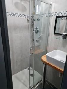 Koupelna v ubytování Chambres d'hôtes des Oliviers