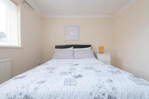 BookedUK: Modern 3-Bedroom Apartment in Harlow