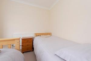 BookedUK: Modern 3-Bedroom Apartment in Harlow