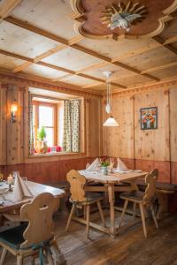 Reštaurácia alebo iné gastronomické zariadenie v ubytovaní TAUROA Winterstellgut