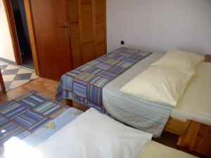 Posteľ alebo postele v izbe v ubytovaní Apartment in Sucuraj with sea view, balcony, air conditioning, WiFi 3560-2