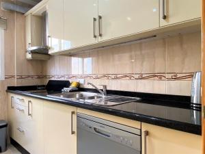 Kuchnia lub aneks kuchenny w obiekcie Penthouse Clavero Casasol