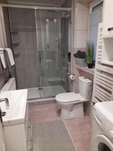 A bathroom at Apartament Lea w Kudowie Zdrój