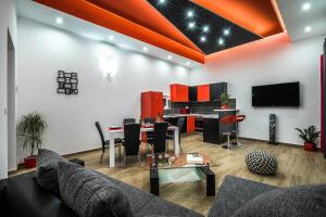 TV a/nebo společenská místnost v ubytování Apartments Sunshine Home