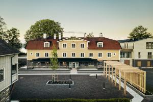a large building with a courtyard in front of it at Villa Baro in Åtvidaberg