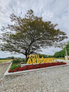 a sign at the entrance to a hotel arena at Hotel Arbóreo Doradal in Doradal